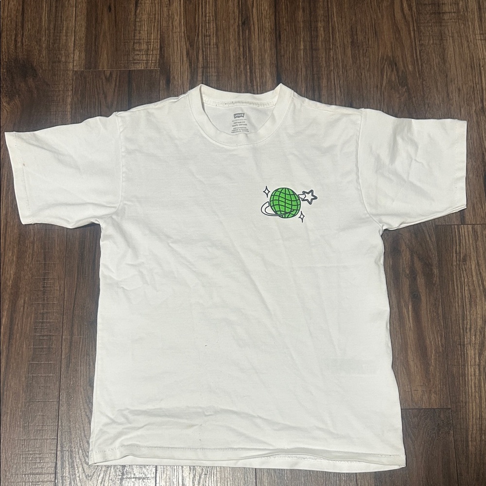 Levi’s green graphic shirt